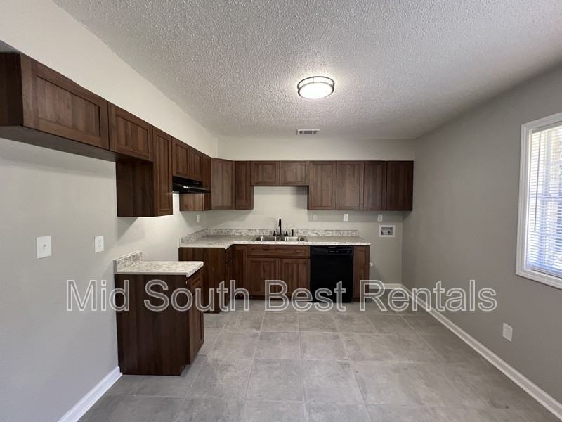 3999 Glenbrook St - Photo 6 of 14