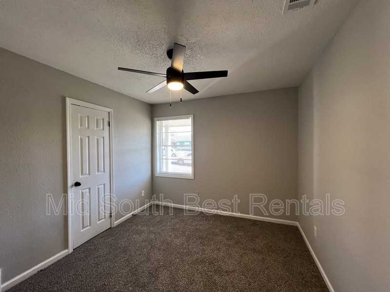 3999 Glenbrook St - Photo 7 of 14