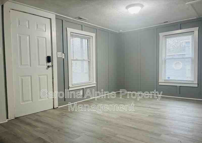 1021 Dodd St - Photo 6 of 20