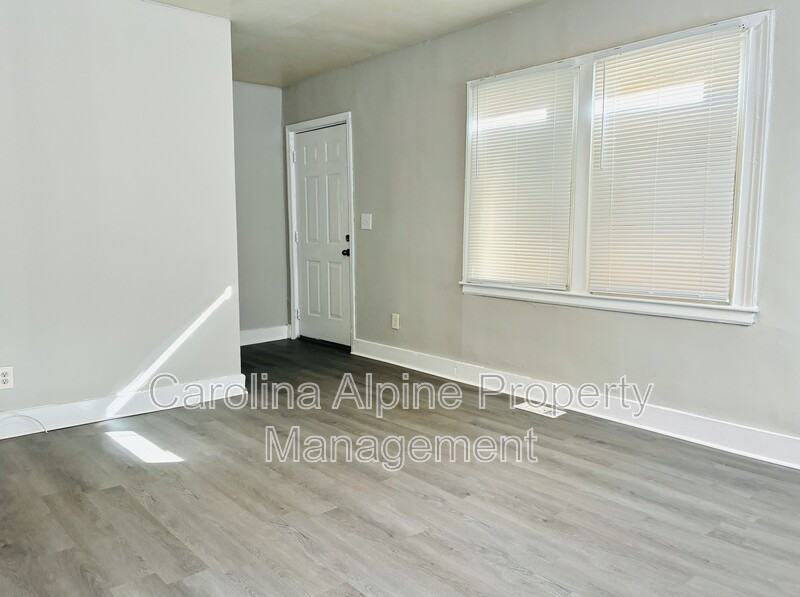 2716 Mayfair Ave - Photo 6 of 20