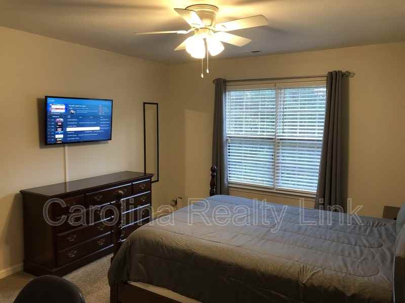 5534 Allen Rd E - Photo 6 of 17