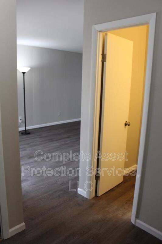 7019 Van Buren Ln - Photo 4 of 15