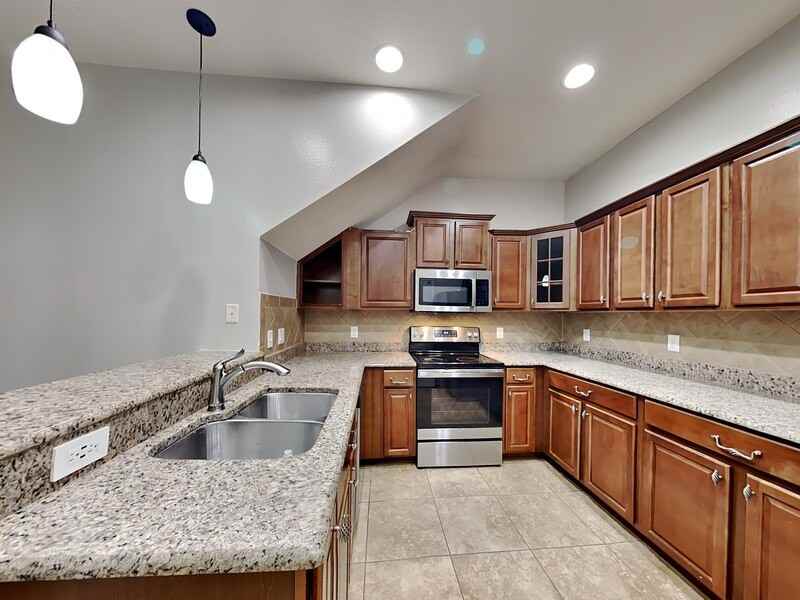 9068 Shepton St - Photo 4 of 32