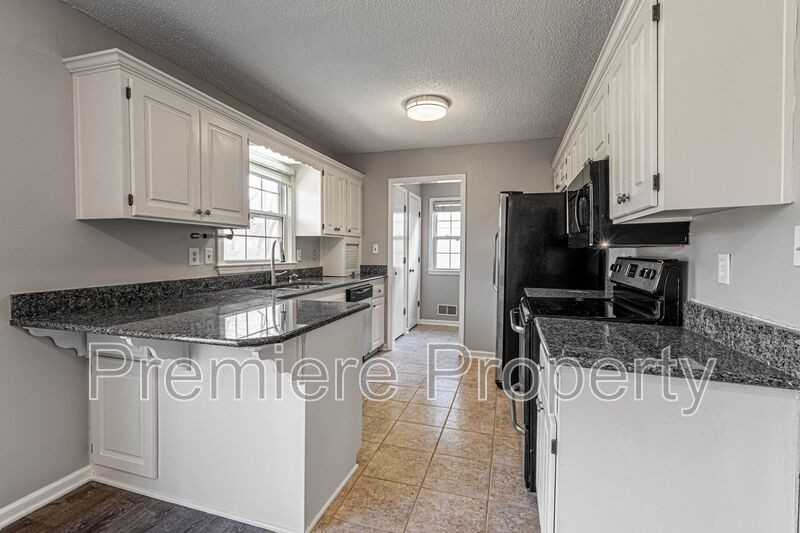 1011 Sw Lorman Dr - Photo 5 of 18