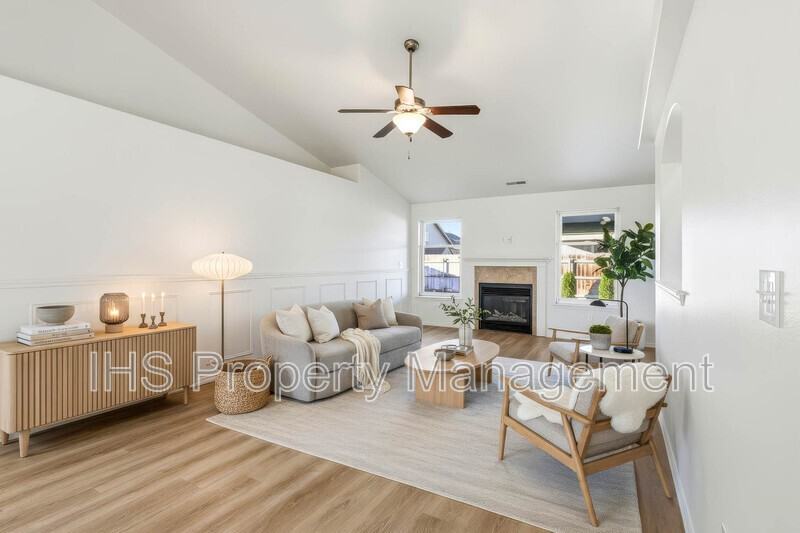 6218 Ochoco Ln - Photo 3 of 20