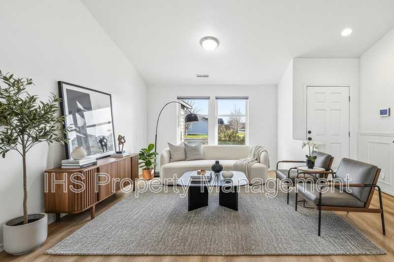 6218 Ochoco Ln - Photo 4 of 20