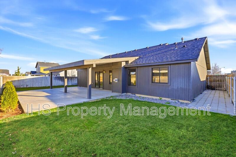 6218 Ochoco Ln - Photo 6 of 20