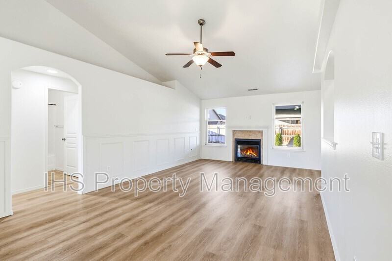 6218 Ochoco Ln - Photo 7 of 20