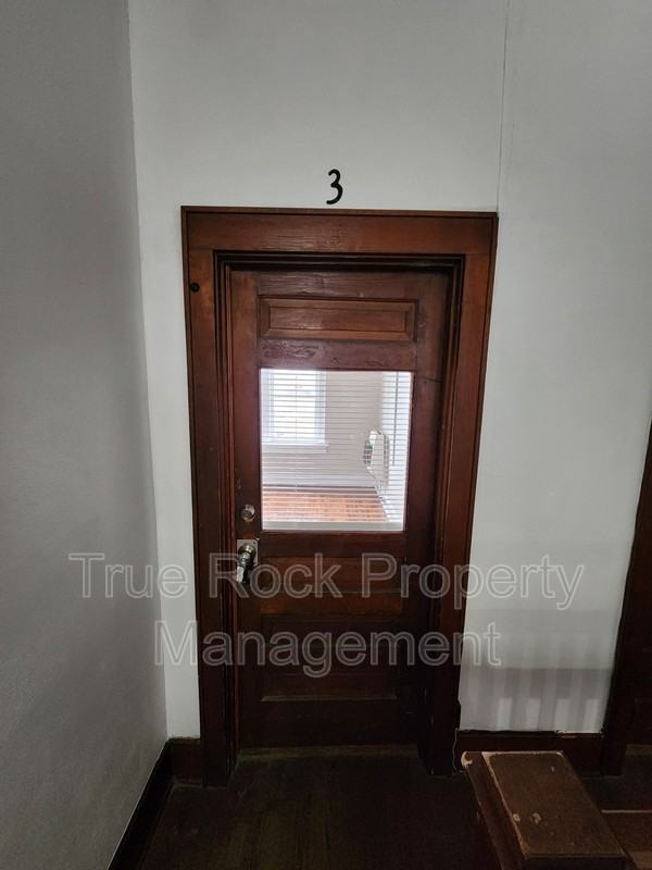 804 E Main St - Photo 2 of 11