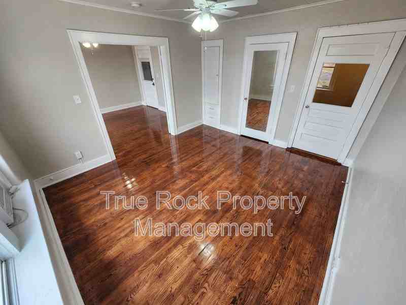 804 E Main St - Photo 5 of 11