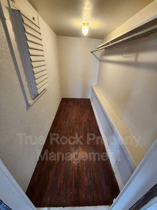 804 E Main St - Photo 6 of 11