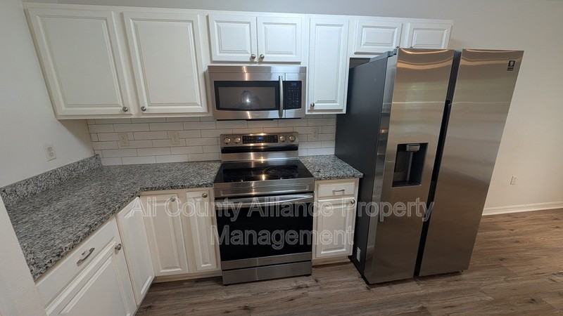 4702 Ashburn Pond Way - Photo 7 of 25