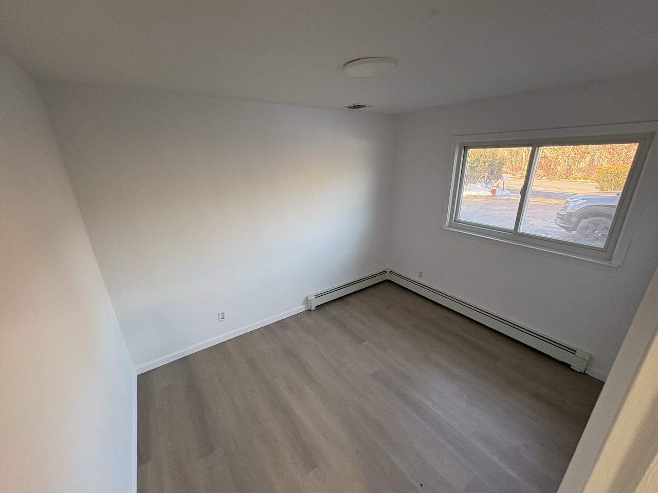 5494 Express Drive South - Photo 4 of 6