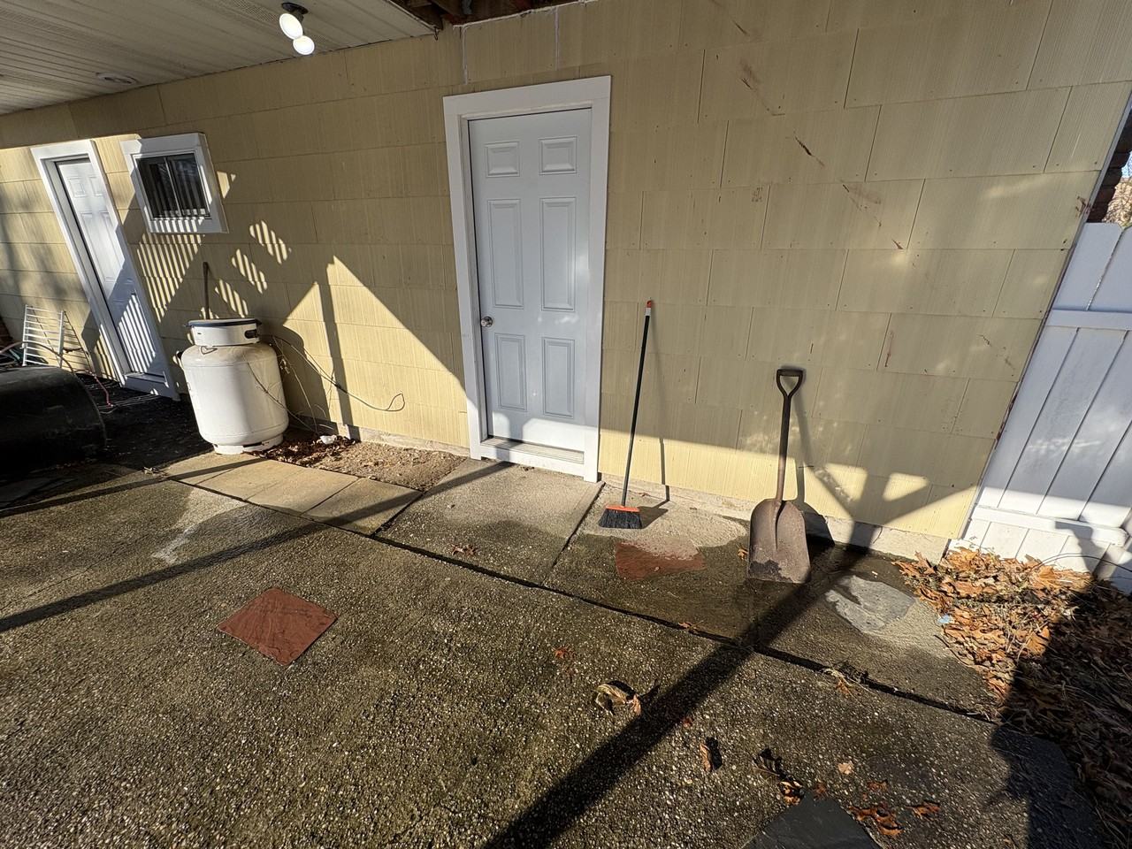 5494 Express Drive South - Photo 5 of 6