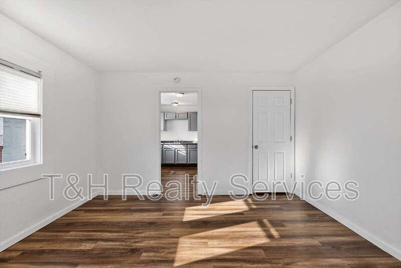 4346 Crittenden Ave - Photo 7 of 26