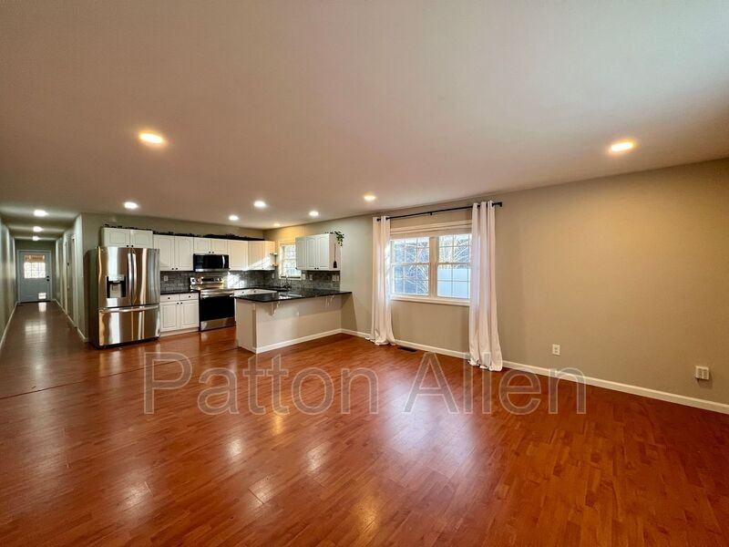 51 Argyle Ln #B - Photo 3 of 17