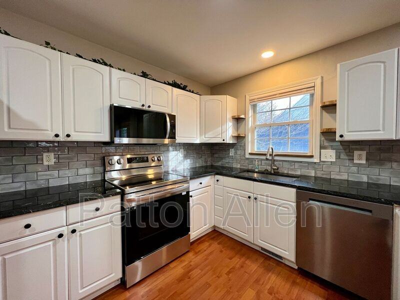 51 Argyle Ln #B - Photo 4 of 17