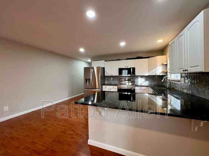 51 Argyle Ln #B - Photo 5 of 17