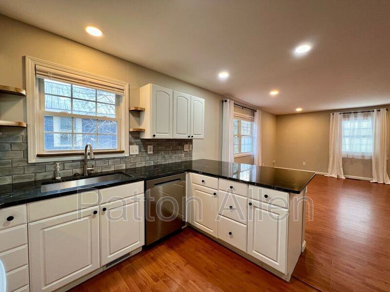 51 Argyle Ln #B - Photo 6 of 17