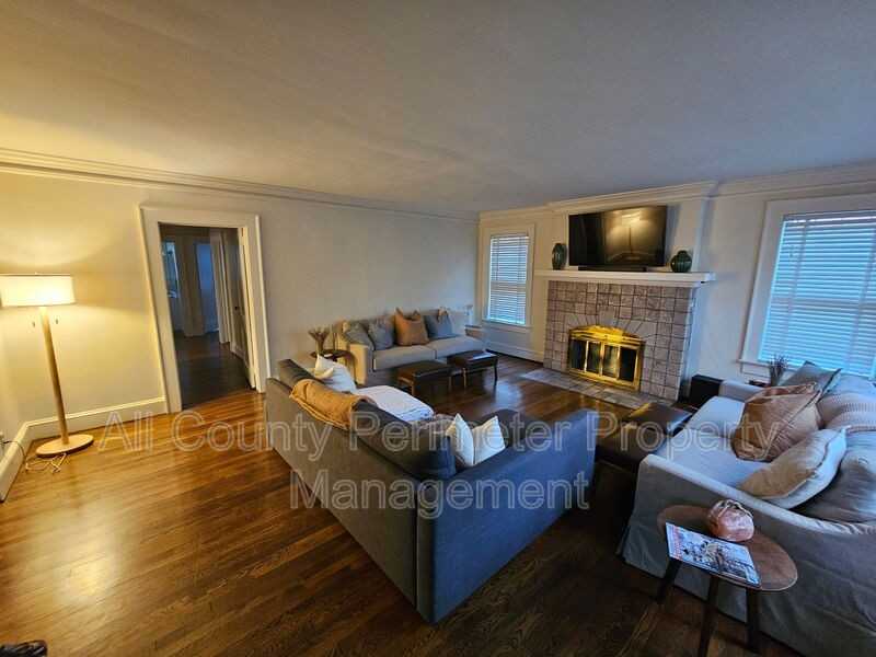 245 Lindbergh Dr Ne - Photo 3 of 13