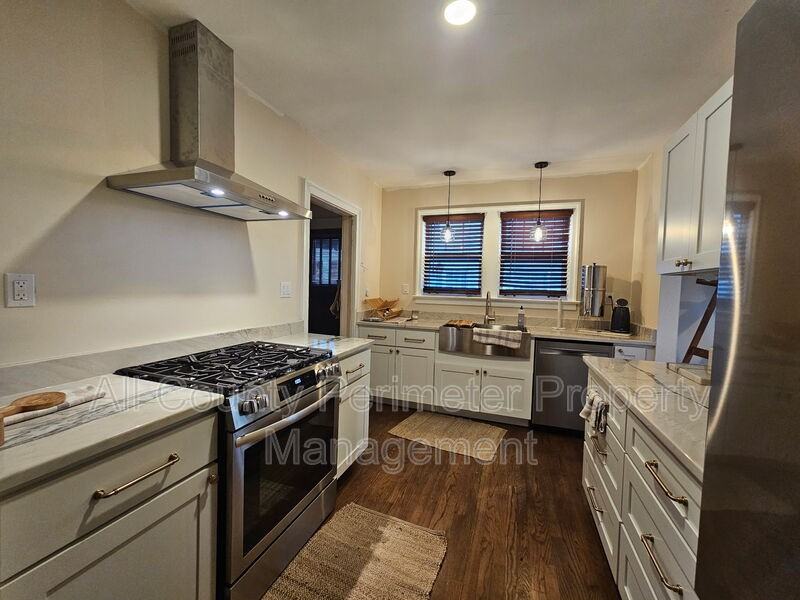 245 Lindbergh Dr Ne - Photo 4 of 13