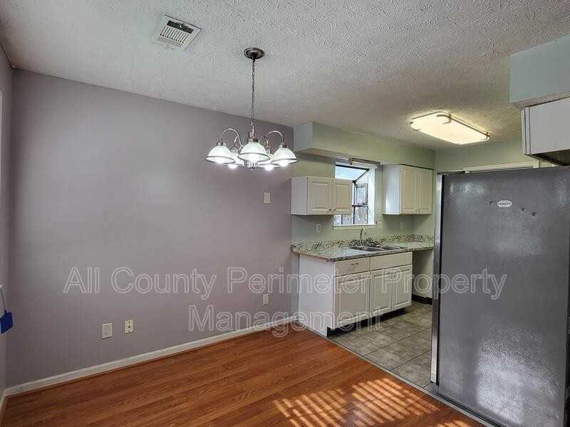 339 Cheryl Ct - Photo 4 of 17