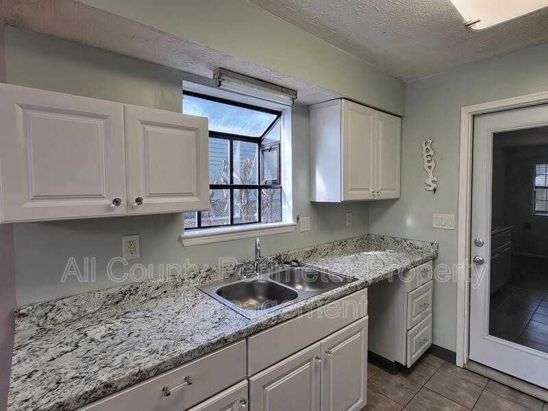 339 Cheryl Ct - Photo 7 of 17