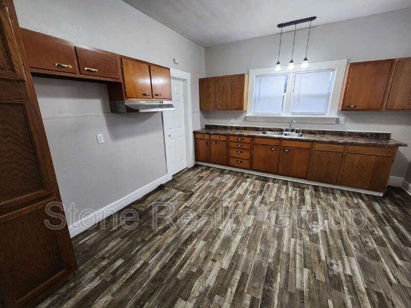 1207 N 15th St - Photo 3 of 8