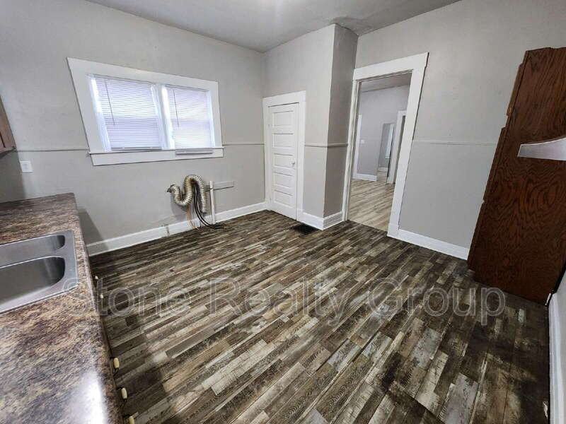 1207 N 15th St - Photo 4 of 8