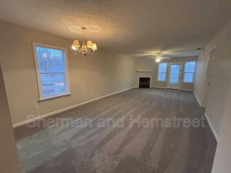 802 Fripp Ct - Photo 4 of 17