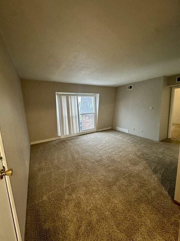 1450 Meadowview Dr #9 - Photo 4 of 13