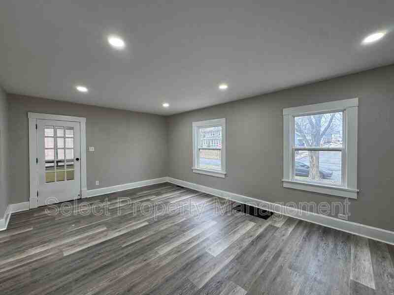 2927 Hoagland Ave - Photo 3 of 21