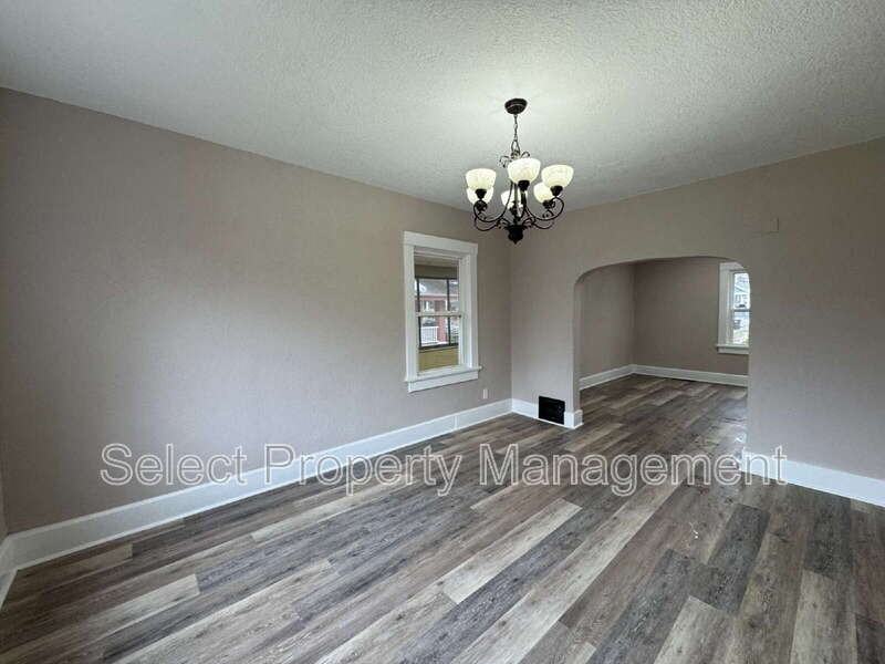 2927 Hoagland Ave - Photo 4 of 21