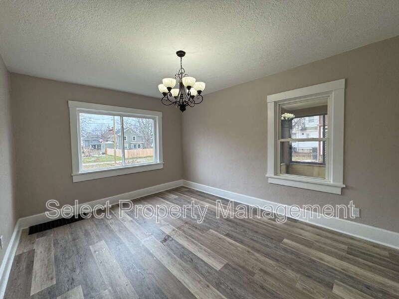 2927 Hoagland Ave - Photo 5 of 21