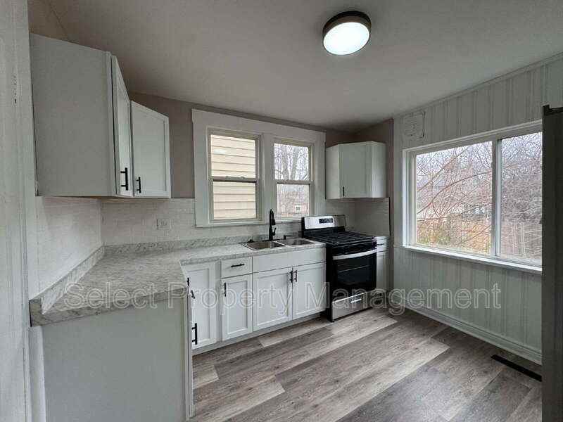 2927 Hoagland Ave - Photo 7 of 21