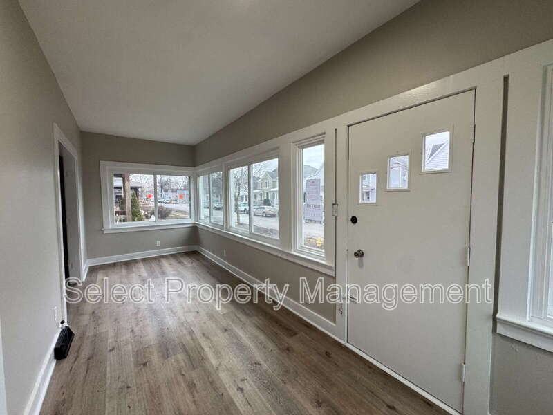 930 3rd St - Photo 2 of 23