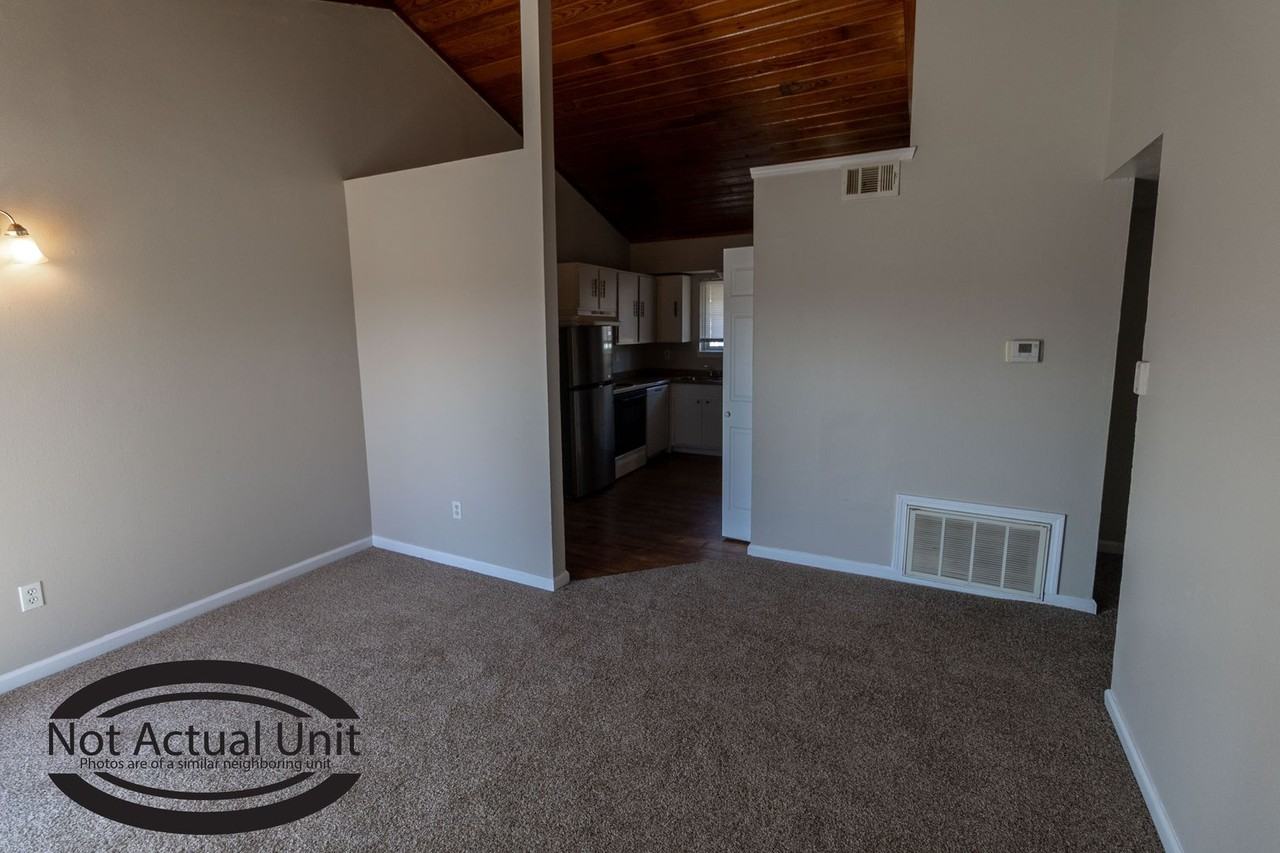 700 W Cunningham Dr #C - Photo 4 of 13