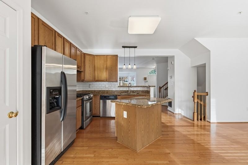 7402 Serenade Cir - Photo 5 of 23