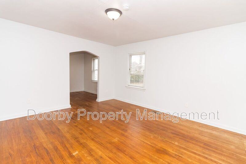 4913 Carolyn Ln - Photo 2 of 16