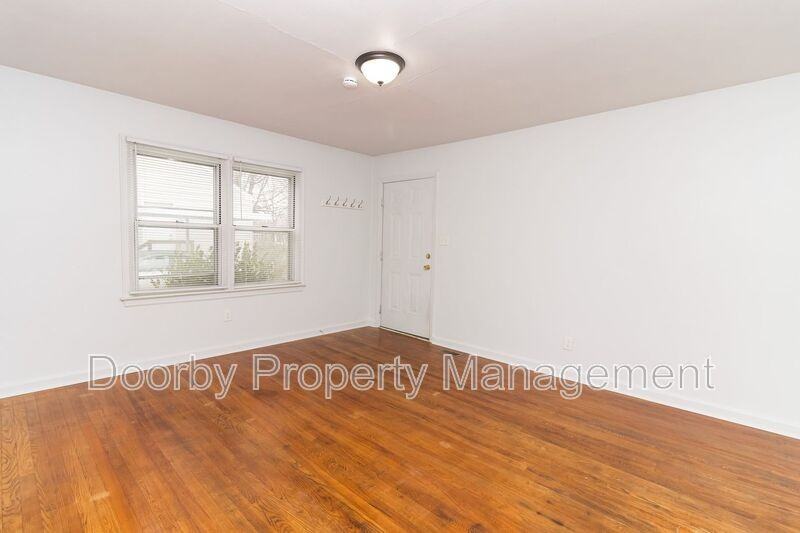 4913 Carolyn Ln - Photo 3 of 16