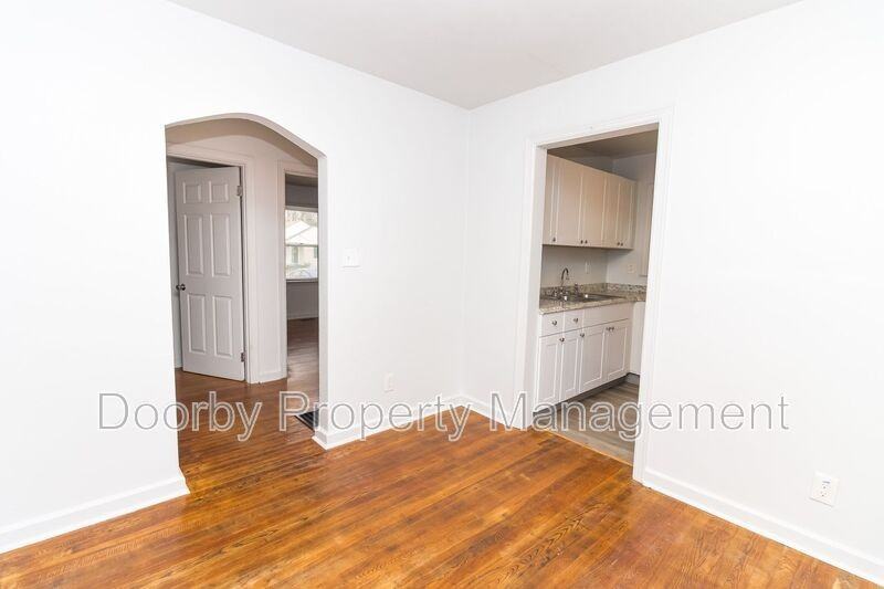 4913 Carolyn Ln - Photo 4 of 16