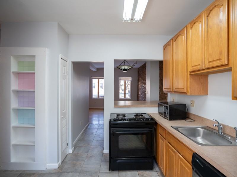 355 Hudson Ave - Photo 4 of 21