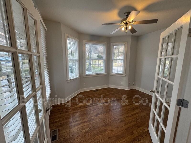 1410 Caldwell Ave #4 - Photo 6 of 14