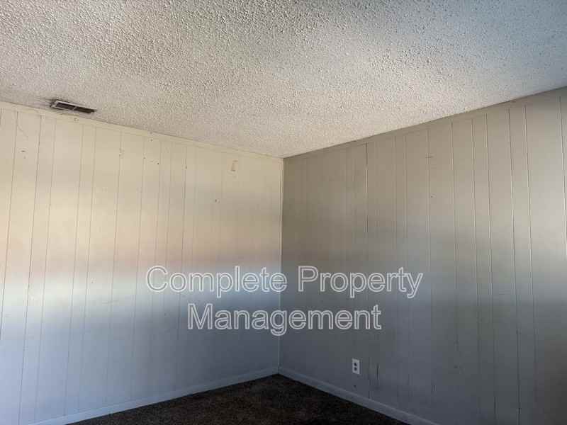 3348 34th St N - Photo 2 of 8