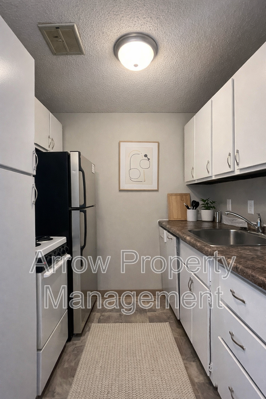 1119 E St #04 - Photo 3 of 7