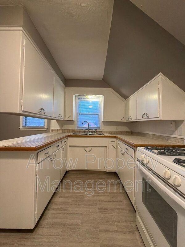 1301 S 10th St #2 - Photo 2 of 14