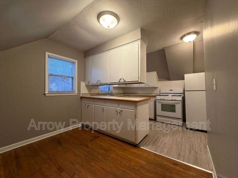 1301 S 10th St #2 - Photo 3 of 14