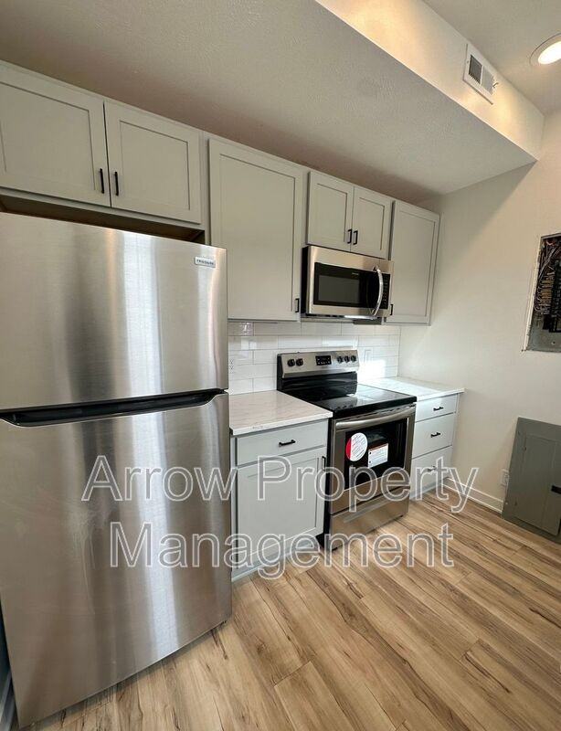 2230 R St #12 - Photo 4 of 9