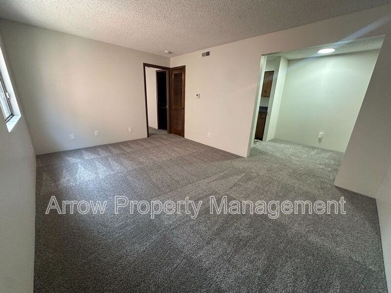 1421 D St - Photo 3 of 6