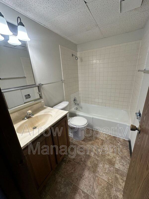 1421 D St - Photo 4 of 6